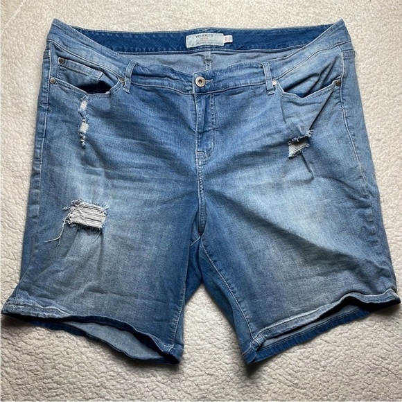 Torrid stretch Comfy Shorts Distressed Size 22 - Picture 2 of 8